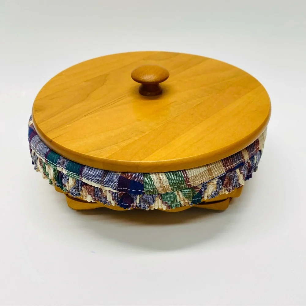 Longaberger Basket W/ Lid Plastic Liner & Plaid Cloth Liner 7.5 inches Across
